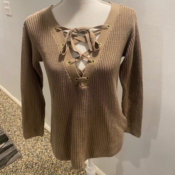 {Guess} V-Neck Tie Knit Sweater - Picture 1 of 3